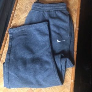 Men’s Nike sweat pants with pockets
